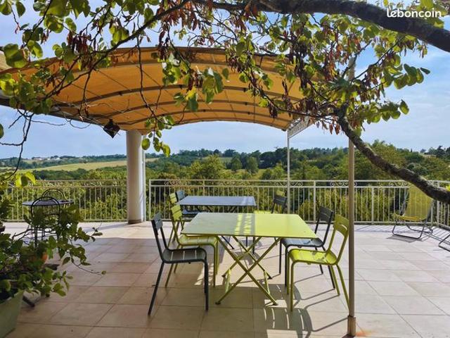 Grande villa avec vue panoramique sur les Pyrénées et la montagne noire