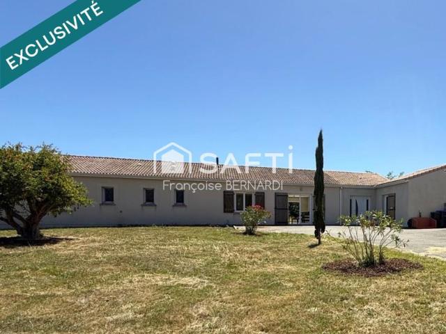 Grande villa avec piscine et grand terrain