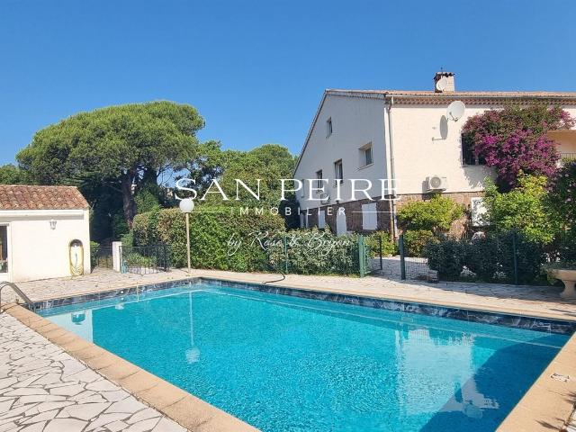 Grande villa avec piscine sur beau terrain à 1 km de la mer 275m² Les Issambres