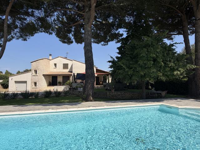 Grande villa avec piscine tous commerces à pieds