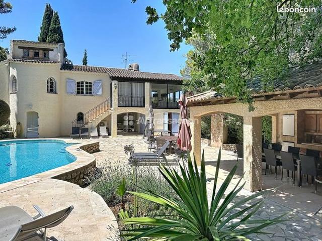Grande villa de caractère en Provence avec piscin proche Lorgues