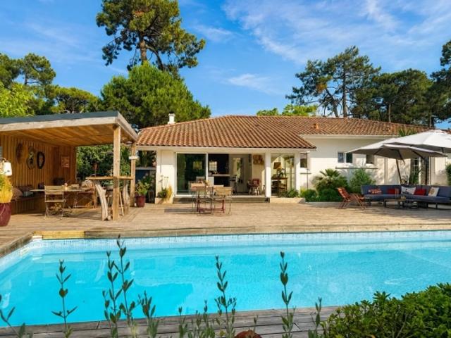 Grande villa de plain pied avec piscine plein sud entre les Abatilles et le Pyla