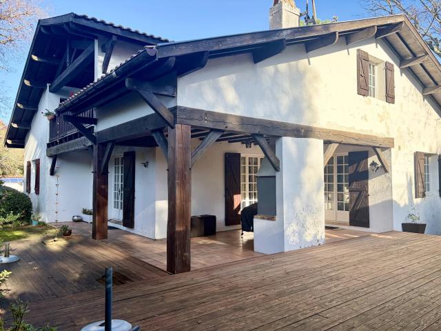Pyla sur Mer — Grande villa basco landaise familiale sur terrain de 1 100 m², fort potentiel