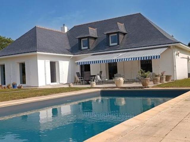 Grande villa familiale avec piscine à Coispéan