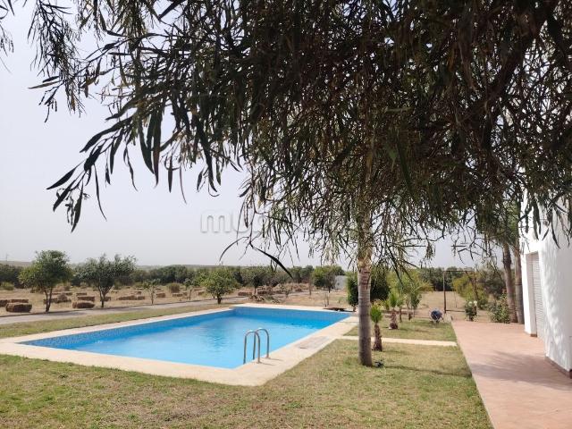 Grande villa moderne dans les terres