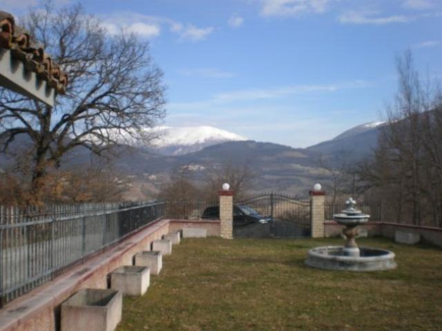 Grande villa nel comune di Preci Pg