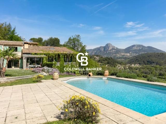 GRANDE VILLA PROVENCALE AVEC PISCINE ET VUES PANORAMIQUES