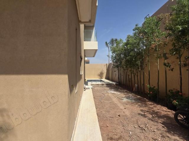 Nouvelle villa de grand style avec 5 chambres et une piscine