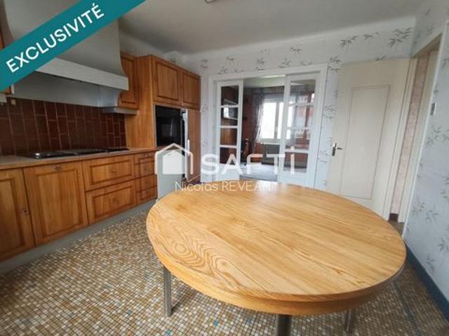 Grandes maison de campagne avec verdure