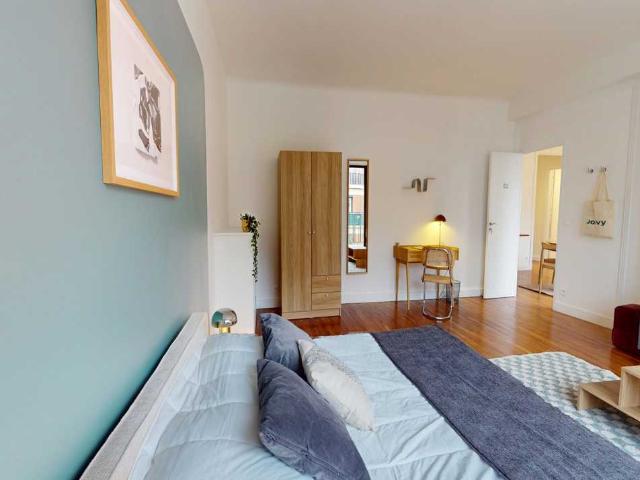 Chambre à Paris Avenue De Montaigne, Champs Elysées