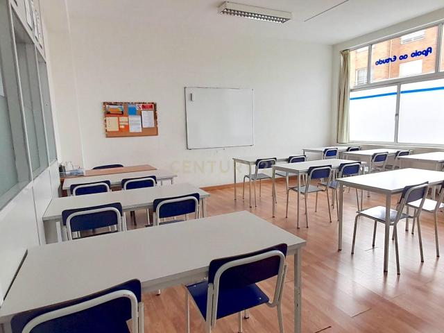 Grandioso Centro de Estudos em pleno funcionamento com diversos serviços no concelho de Matosinhos, Porto