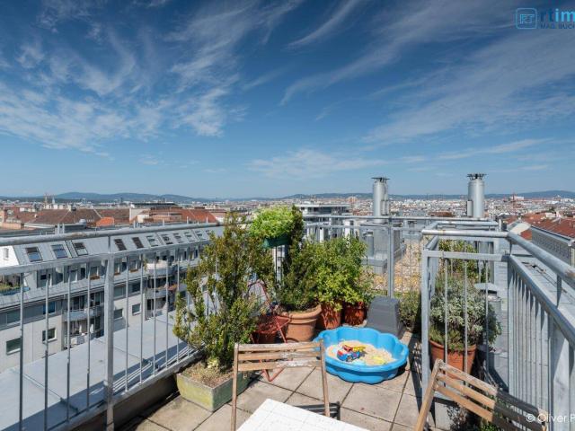 NEUER PREIS: PERFEKTER BLICK ÜBER WIEN GEMÜTLICHE 6 ZIMMER DACHGESCHOSSWOHNUNG AUF ZWEI EBENEN mit schöner DACHTERRASSE