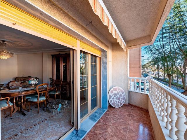 Grandisima casa sobre local/edificio con muchas posibilidades en pleno centro de Aguadulce