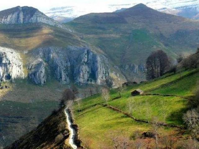 Granja Escuela Albergue Alto Miera San Roque De Riomiera Cantabria