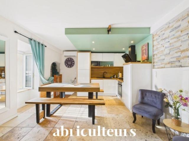 GRANS 13450 Maison de village T4 rénovée