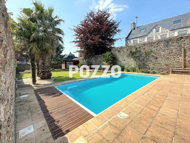 GRANVILLE ? Maison familiale avec piscine chauffée et jardin clos