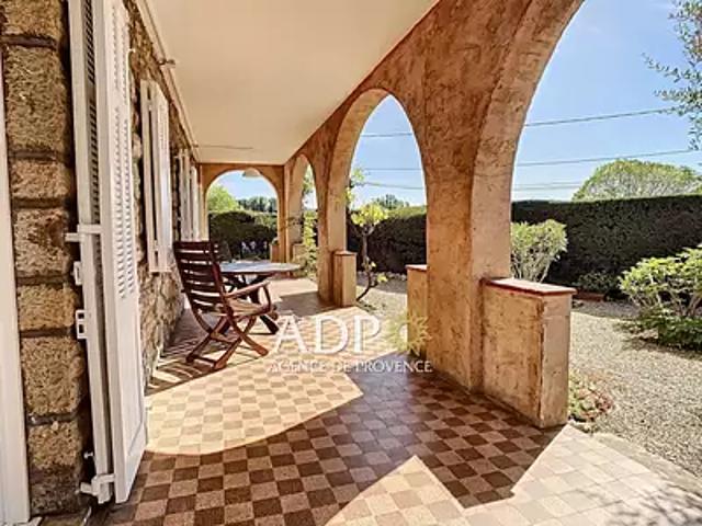 Grasse 06130 Location appartement 2 pièces t2 terrasse parking