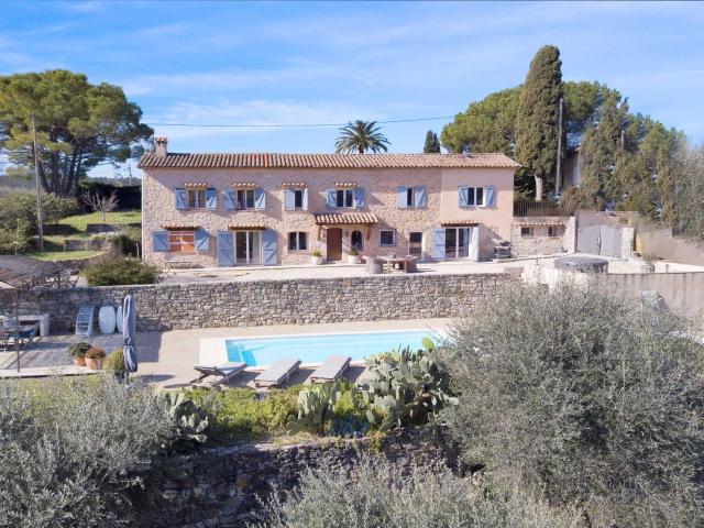 Grasse – Charming Stone Villa in a Peaceful Residential Sett. 200m² Grasse