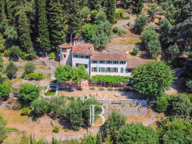 Grasse Bastide du 18ème siècle vue mer 8 chambres dont appartement indépendant