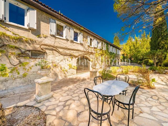 Grasse: Bastide provençale avec studio indépendant 380m² Grasse