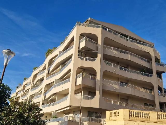 GRASSE, Beau 3 P 70m2 Terrasses vue parking intérieur