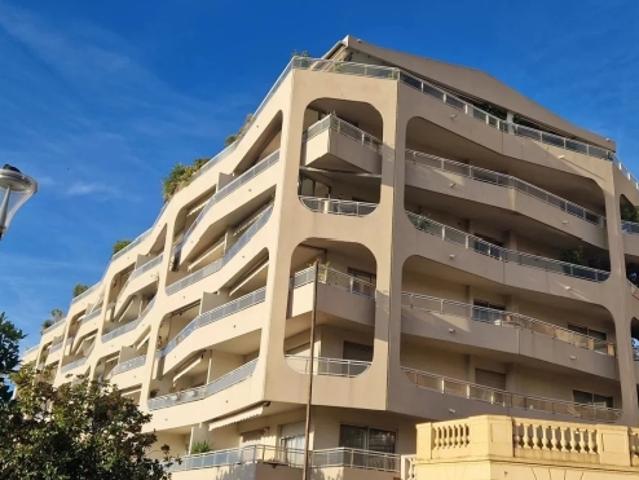 GRASSE, Beau 3 P 70m2 Terrasses vue parking intérieur