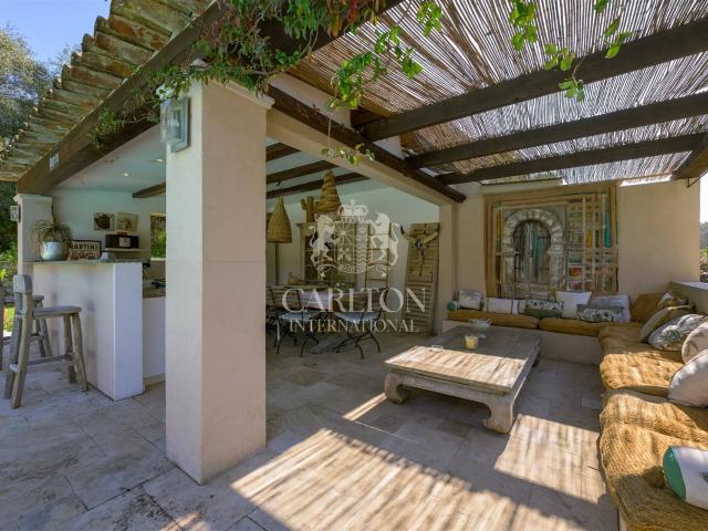 GRASSE Élégante villa provençale avec piscine, pool house. 240m² Grasse