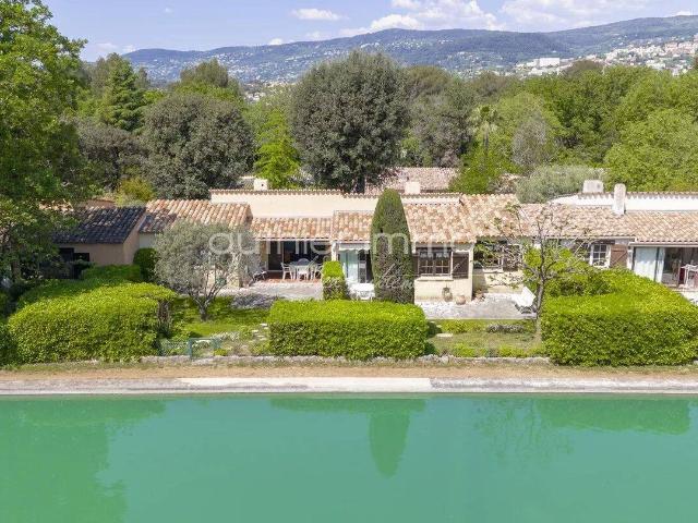 GRASSE LIMITE MOUANS SARTOUX MAISON EN BORD DE LAC