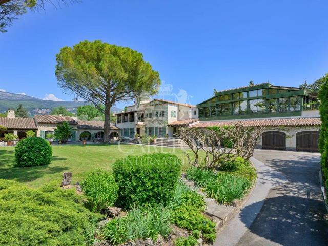 Grasse Magnifique propriété de charme avec piscine intérie. 650m² Grasse
