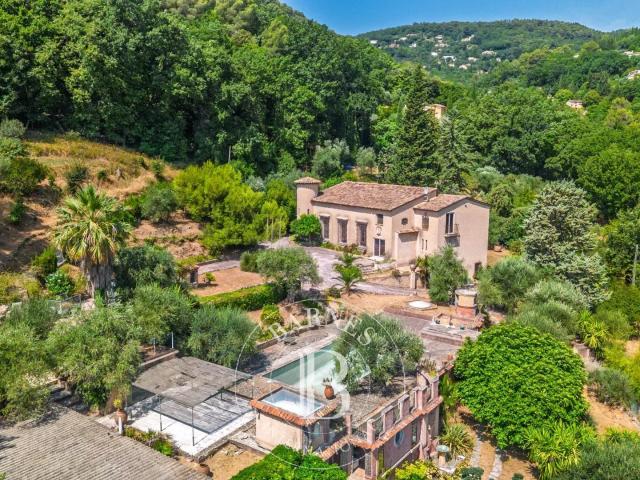 Grasse Saint François – Propriété de caractère au cœur d'un parc de plus d'un hectare