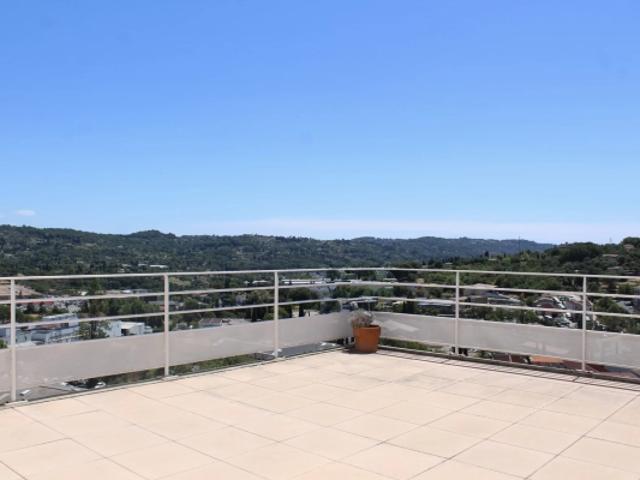 GRASSE SUD, exclusivité Grand 3 P avec grande terrasse