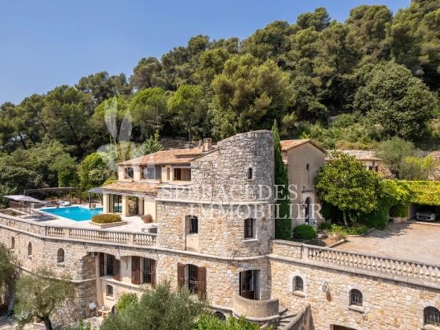 Grasse Propriété d'exception 3ha de terrain et héliport
