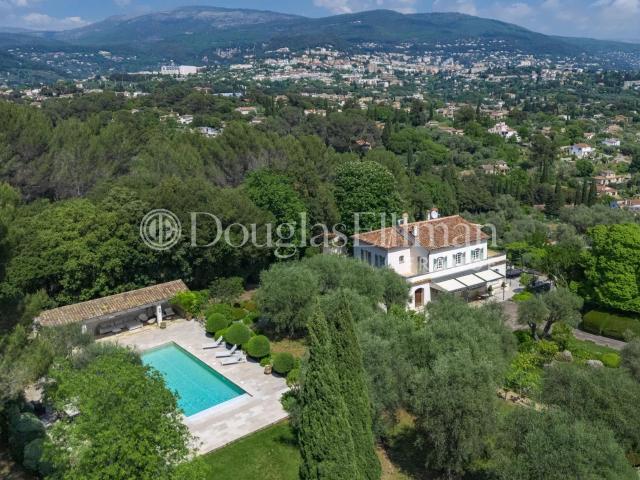 Grasse Une demeure de parfumeur avec piscine et vue 380m² Grasse