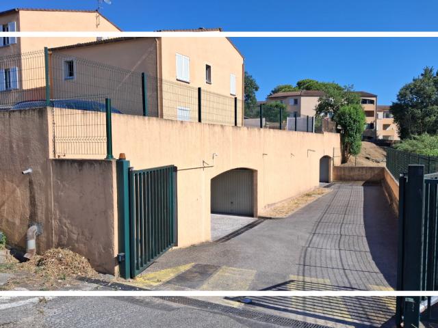 Grasse Vente Parking / Garage 06