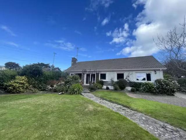 Grey's Lane, Howth, Dublin 13 is for rent