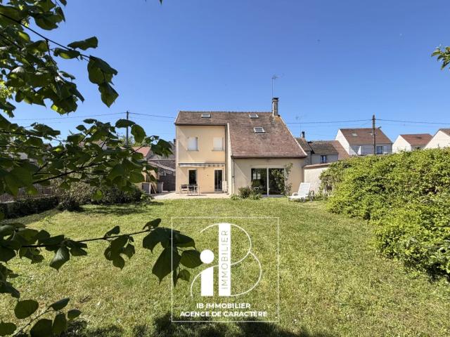GREZ SUR LOING UNE MAISON DE 118 M² SUR UN JARDIN CLOS DE 360