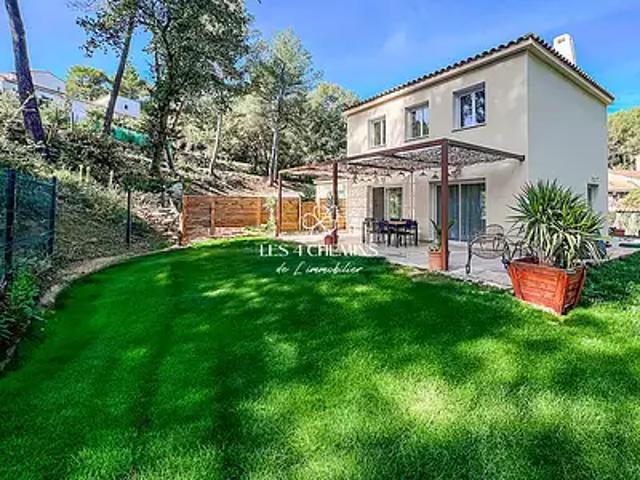 Gréasque 13850 Achat / Vente maison 5 pièces t5 au dernier étage terrasse
