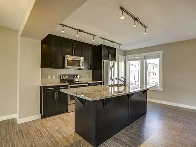 Great Townhouse in Auburn Bay w/ Attached Double Garage