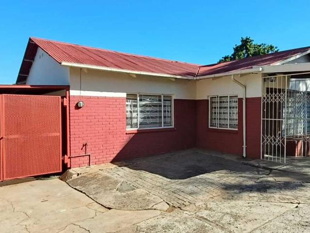 GREAT VALUE & RIPE WITH POTENTIAL 3 BEDROOM HOUSE IN DANVILLE