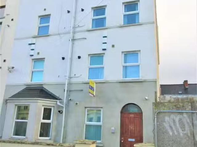 Great Apartment, 165g University Street