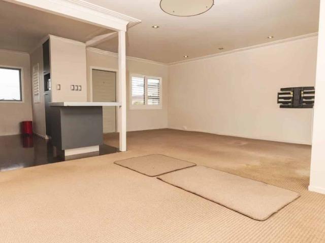 Great apartment in vibrant Western Springs