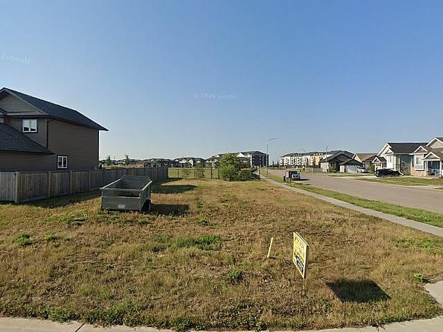 Great Corner Lot With Prints Ready For A Largehom
