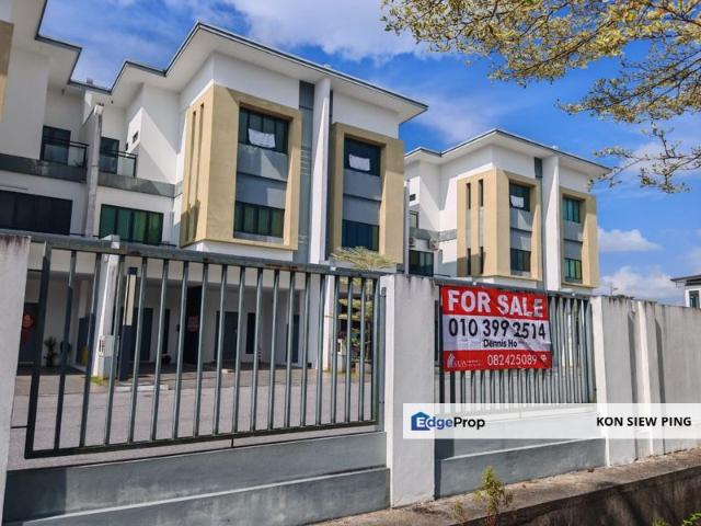 GREAT DEAL! Bucida Lower Unit Townhouse For Sale! Located at 10th Mile