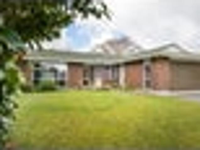Great Family Home in Riverdale!
