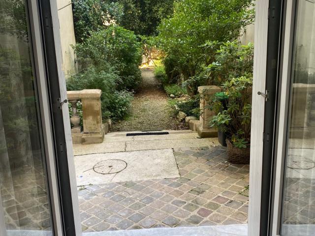 Great flat with private access to garden
