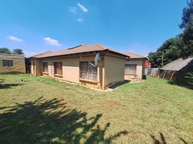 GREAT INVESTMENT! 15 ROOMS WITH 10 BATHROOMS HOUSE IN DANVILLE
