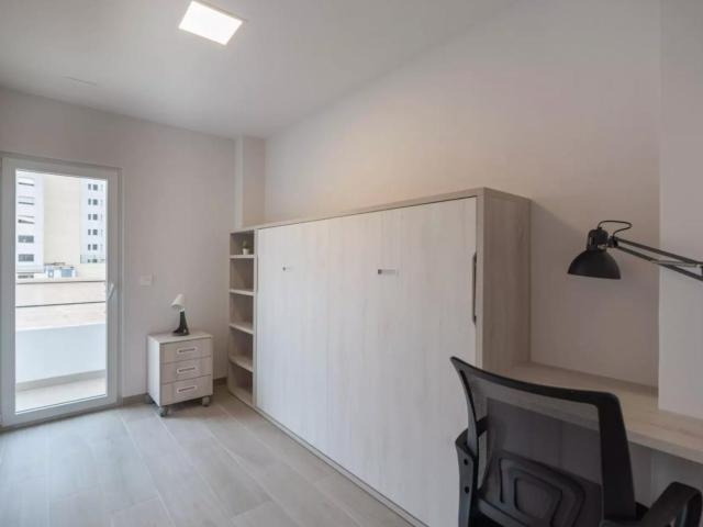 Great looking single bedroom