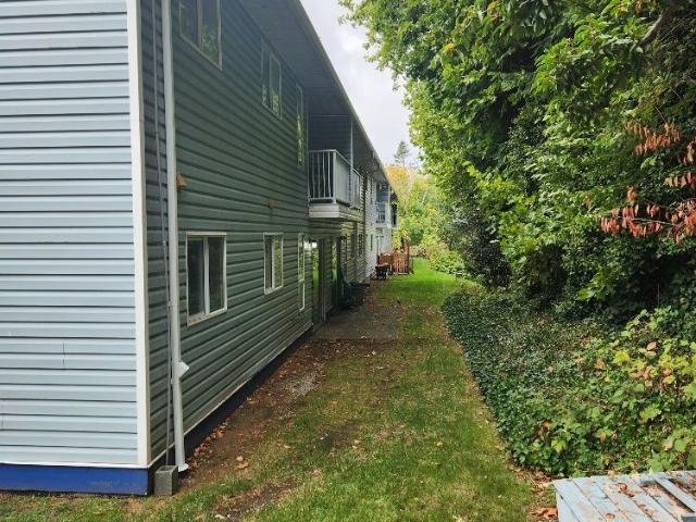 Great location to town and schools Campbell River