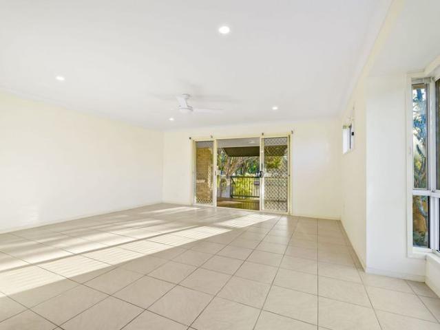 Great Location Walk to Beach 3 Bedroom, 2 Bathroom