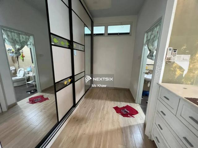 Great location, Gated facing South. Taman Desa, Kuala Lumpur